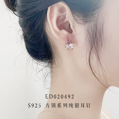 dc0c061c-eac3-4d4c-8ddc-92351c895ea5